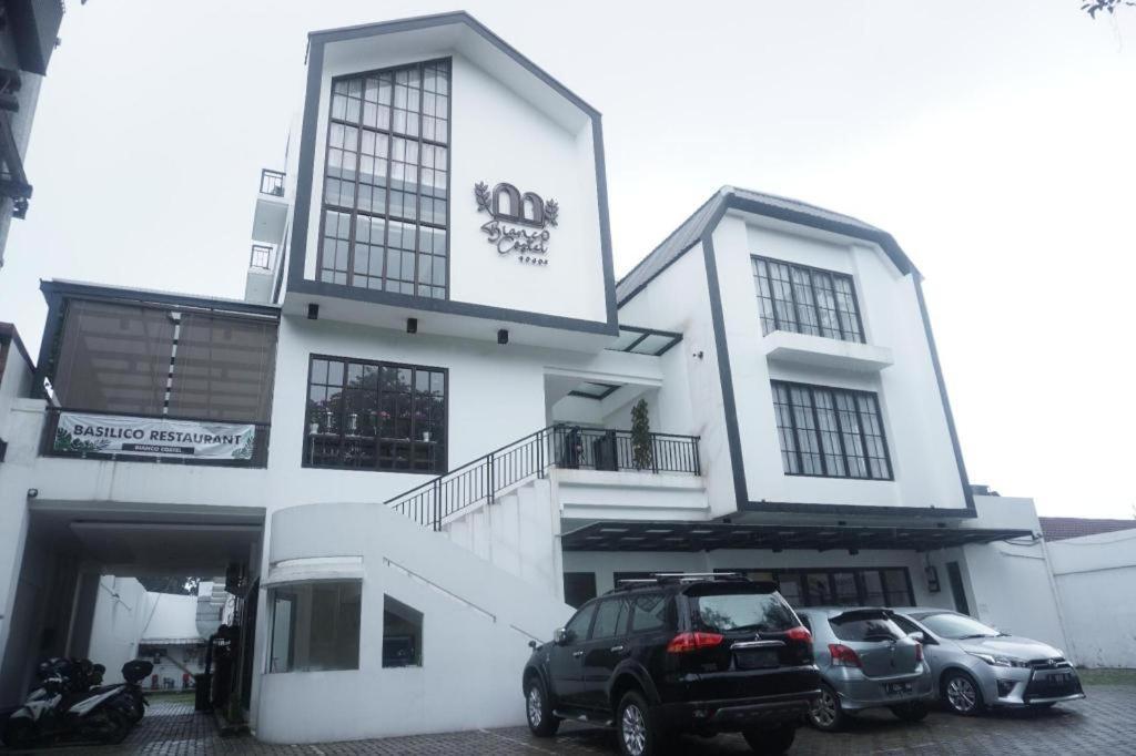Bianco Costel Hotel Bogor Buitenkant foto