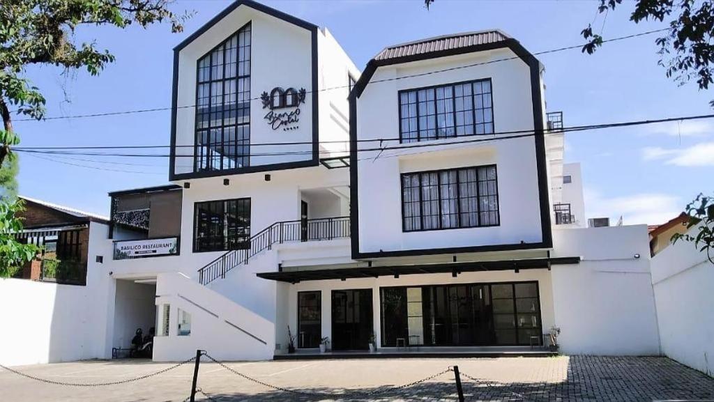 Bianco Costel Hotel Bogor Buitenkant foto