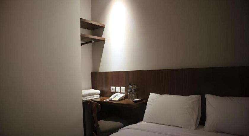 Bianco Costel Hotel Bogor Buitenkant foto