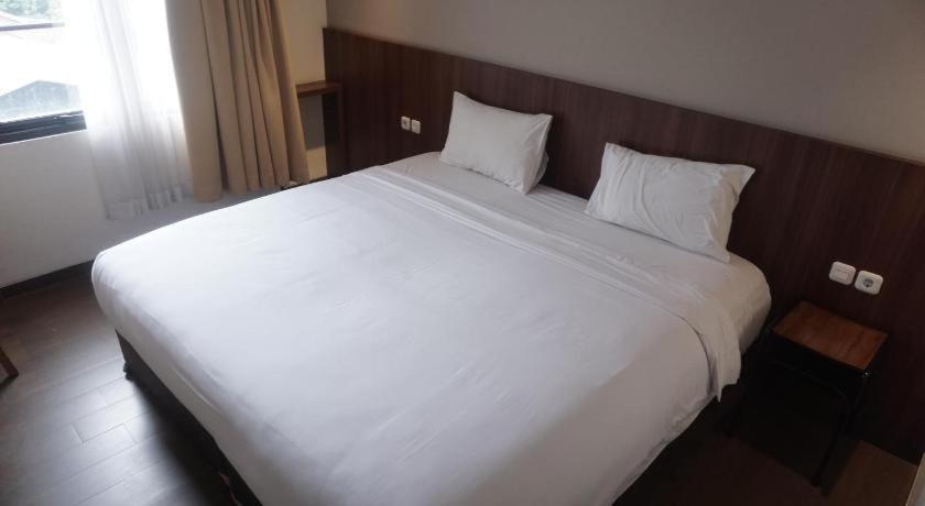 Bianco Costel Hotel Bogor Buitenkant foto