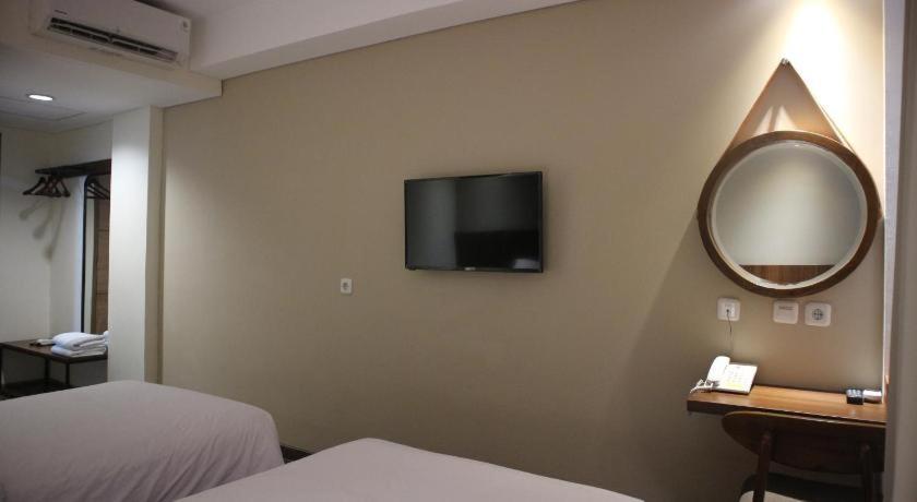 Bianco Costel Hotel Bogor Buitenkant foto