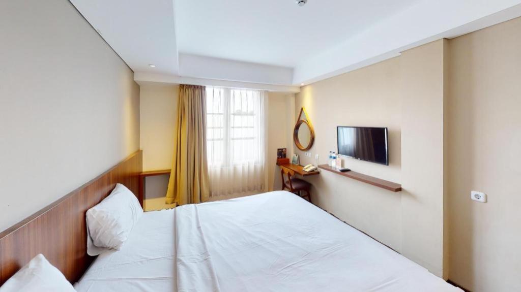 Bianco Costel Hotel Bogor Buitenkant foto