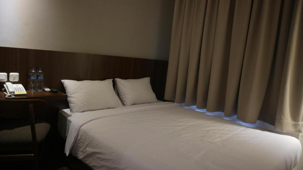 Bianco Costel Hotel Bogor Buitenkant foto
