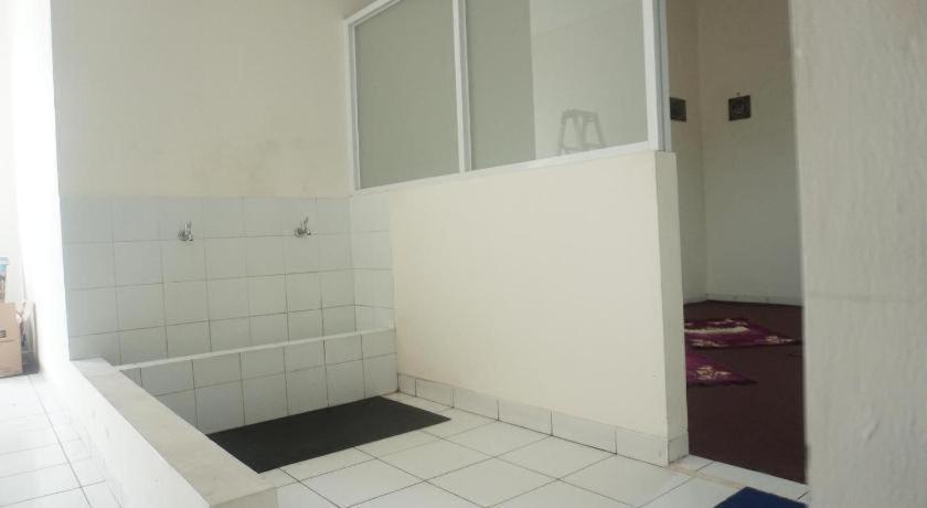 Bianco Costel Hotel Bogor Buitenkant foto
