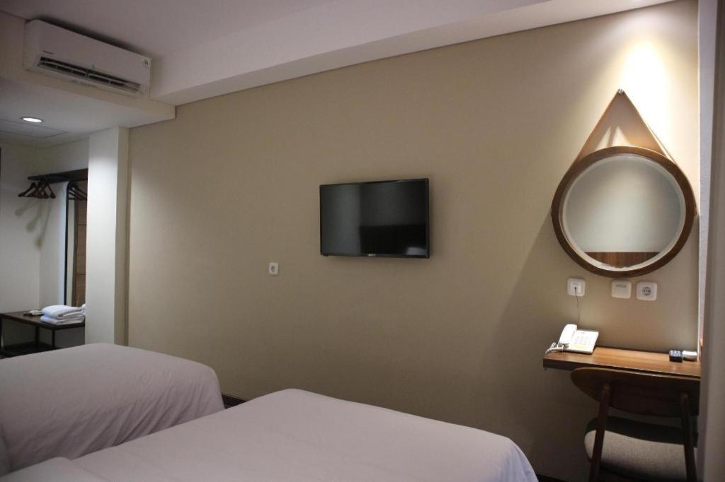 Bianco Costel Hotel Bogor Buitenkant foto